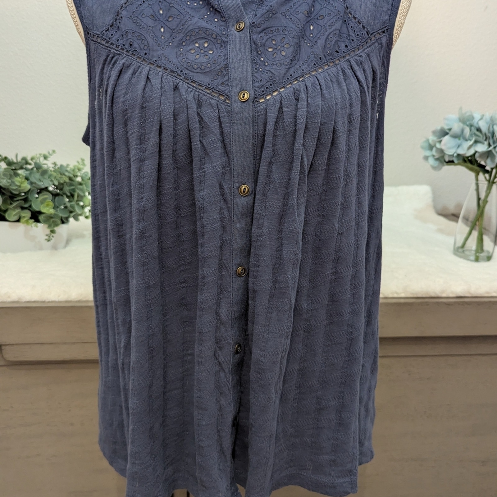 413  Lucky Brand Blue Buttoned Pleated Top